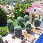 Villa Palace *